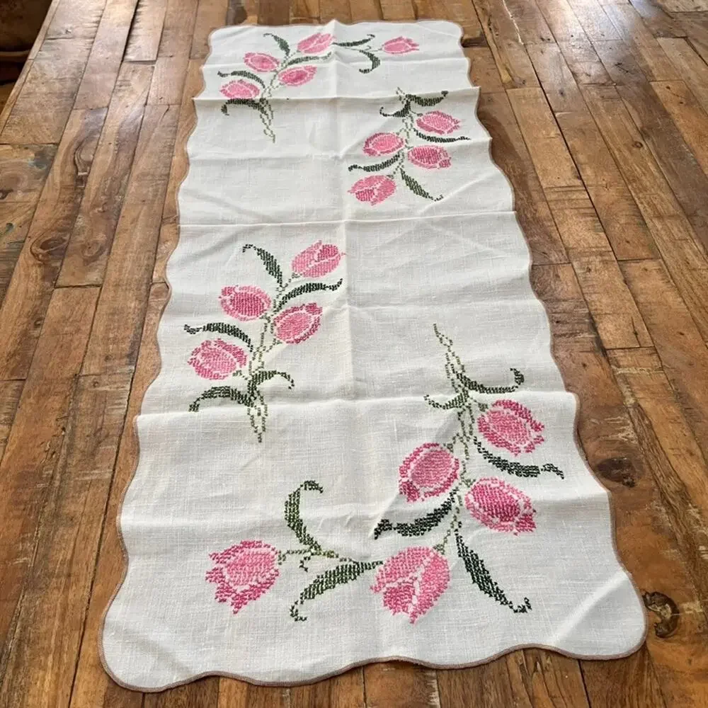 Vintage Linen Table Runner 15 x 37.5